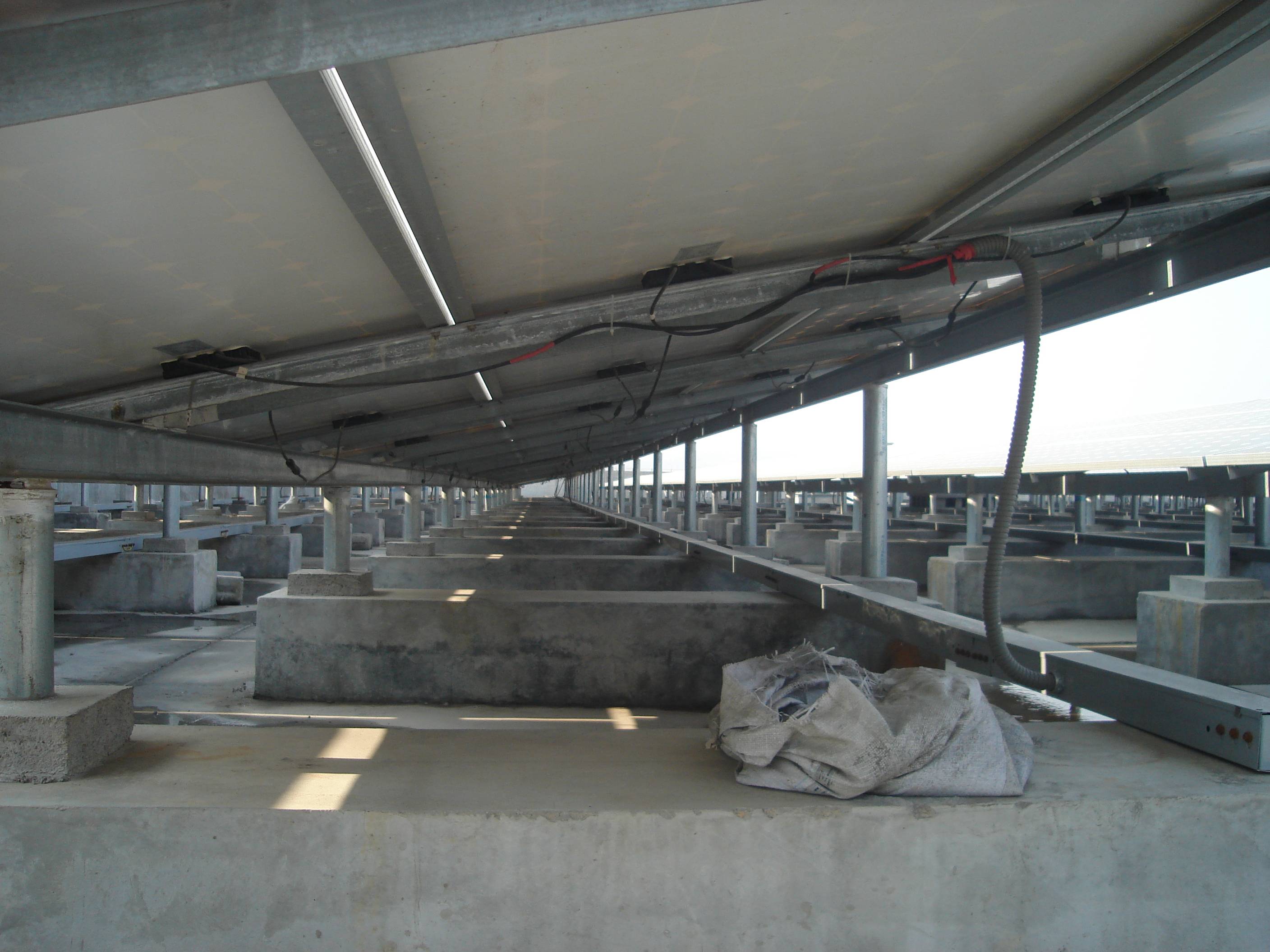 公司建設(shè)的2MW光伏電站(圖2)